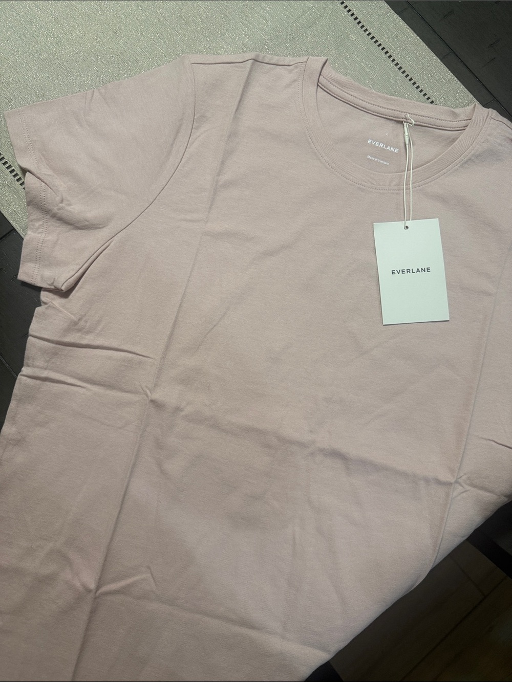 Everlane Short Sleeve Crew Tee in Pale Pink